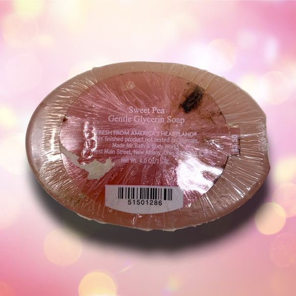 NEW Bath & Body Works Pleasures Sweet Pea Glycerin Soap Bar 4 oz Rare - Picture 1 of 3